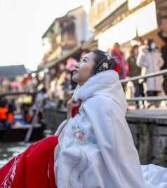 周庄游记图文-「桥如虹，水如空， 侧船篷，使江风」梦回周庄·寻觅年味记