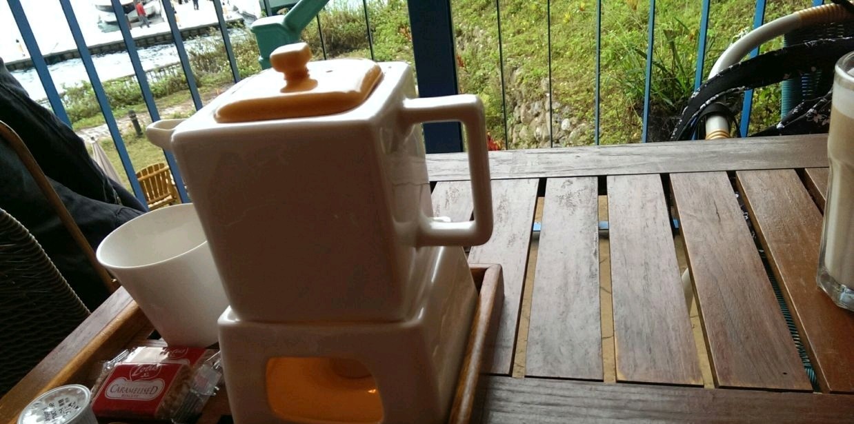 水上明月湖畔庭园咖啡馆