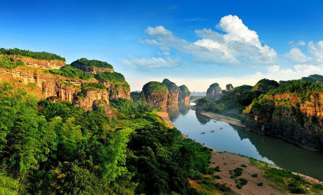 泸溪舟上览景