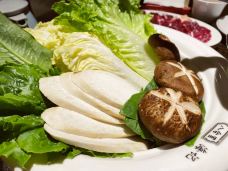 八合里牛肉火锅(信和广场店)-深圳-_双手插口袋