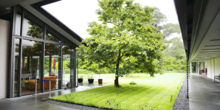 箱根拉利克美術館