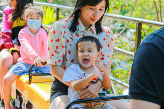 四月初，春意浓，芳菲四月踏青好去处——槟榔谷空中小火车