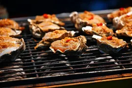 2-Day Jinzhou Tour: Linghe Night Market's vibrant atmosphere, Yiwulü Mountain's natural beauty