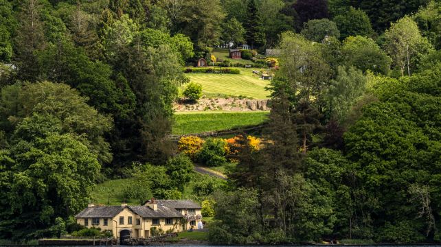 7D6N · Group Tours · United Kingdom + London + York + Edinburgh + Glasgow + Cambridge·Guaranteed weekly departures, non-stop loop tour to explore the Scottish Highlands with its stunning lakes and magical landmarks, visit classic Harry Potter filming spots, and experience British cultural tours and characteristic leisure activities.