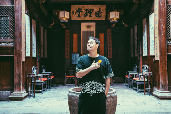 古道西风神车,小桥徽商人家,朝阳初上,自嗨人浪天涯