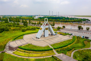 她是滔滔千里黄河的宠儿，阴山之下、河套之上的掌上明珠