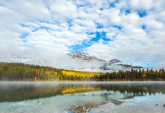 金字塔湖景点图片