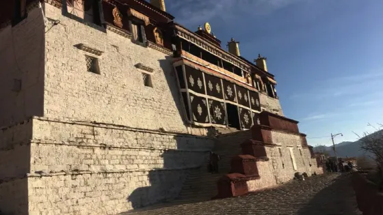 羊八犍經院