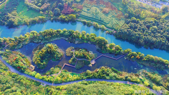 航拍贵阳市花溪十里河滩超美秋天景色
