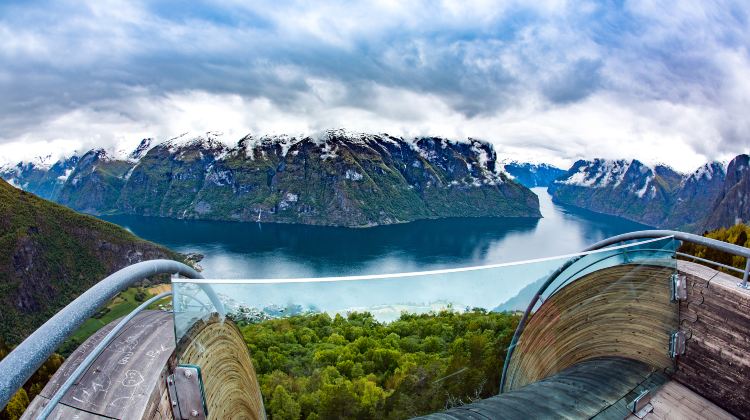 <7天>【易遊歐洲 1人成團】哥本哈根上下·北歐三國：丹麥+挪威+瑞典+哥本哈根+弗洛姆+奧斯陸+哥德堡+布利克斯達爾冰川+鬆恩峽灣+贈送1小時斯德哥爾摩Citywalk