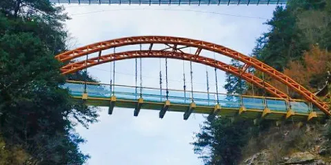 鵝嫚溝玻璃橋