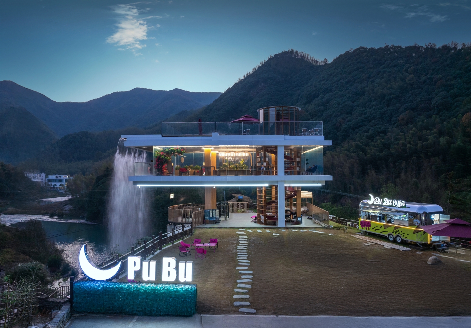 月亮湾瀑布咖啡餐厅图片