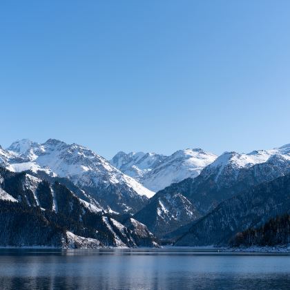 天山天池+禾木风景区+喀纳斯景区+五彩滩+赛里木湖+独山子大峡谷6日5晚跟团游