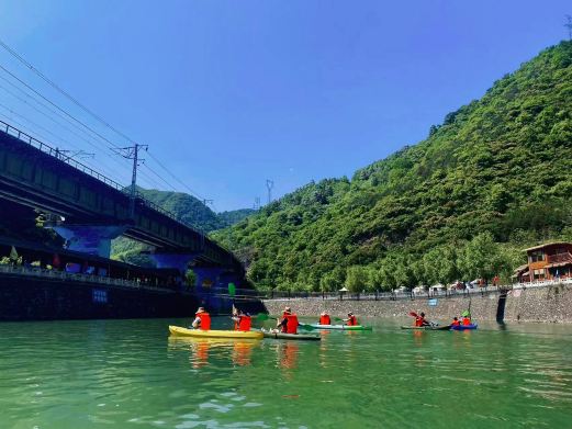 牛背梁漂流