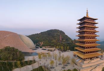 南京总统府+侵华日军南京大屠杀遇难同胞纪念馆+牛首山一日活动【[可选南京特色小吃套餐]鸭血粉丝汤、汤包、盐水鸭、小食，可品南京特色！】