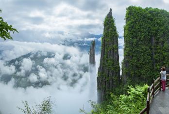 恩施大峡谷1日游【七星寨+云龙地缝+地面缆车+景交+导游】【咨询领优惠券[提前含必消]地面缆车+景区换乘车，必消项提前含。】