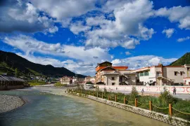 2-Day Songpan Tour: Explore Ancient City, Natural Wonders of Huanglong and Mounigou