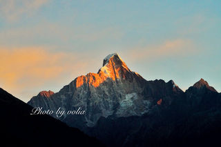 赏冰瀑芭蕾，享雪域风情，品藏寨美食，冬季带你深度玩转雪域四姑娘山