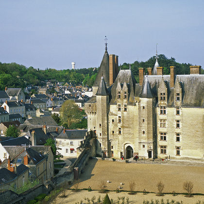 法国朗热城堡+布雷泽城堡一日游