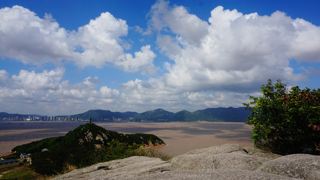 隔海相望的普陀山