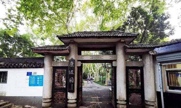 上海少见的日式风情公园,园内山水相依,曾出土过明代墓道石俑