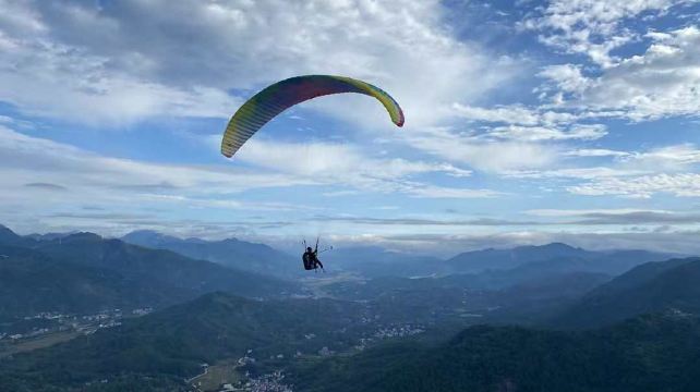 南昌溪霞滑翔伞飞行基地