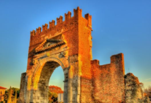 奥古斯都拱门景点图片