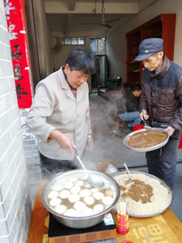宜州区游记图文-河池宜州的怀远古镇，最有吸引力的是马打滚，咬一口，好香好糯！