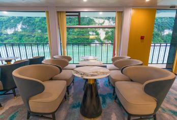 宜昌船进三峡人家一日游【三峡人家全景游+船进船出豪华游船】【水、陆两种交通方式，体验三峡人家视觉美景】