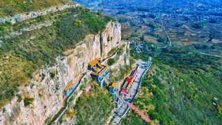 堪比《八佰》的“人肉炸弹”，在这个悬崖峭壁上，9名战士也曾浴血奋战！