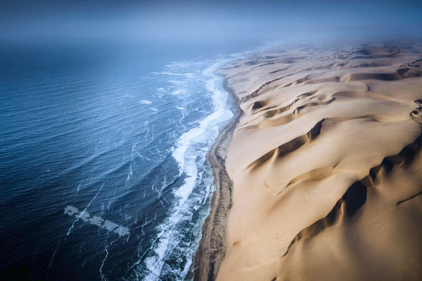 纳米布沙漠奇景：550米沙丘如汹涌海浪，八千年无人定居