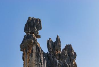 云南昆明小石林-阿诗玛+滇池大坝+云南民族村+南屏步行街日游【[石林景区-阿诗玛+滇池大坝+云南民族村+南屏步行街一日游]+行程灵活可调+独立包车】