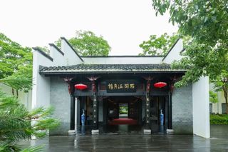 徽州桃源秘境中私藏一家全别墅度假酒店,尽显徽派建筑的惊世美学。