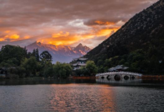 黑龙潭景点图片