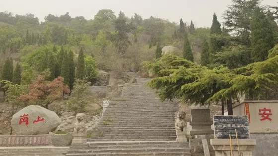崗山摩崖刻經