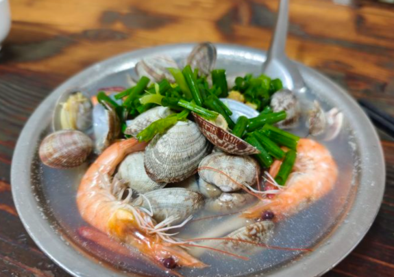 海鲜汤与金针牛