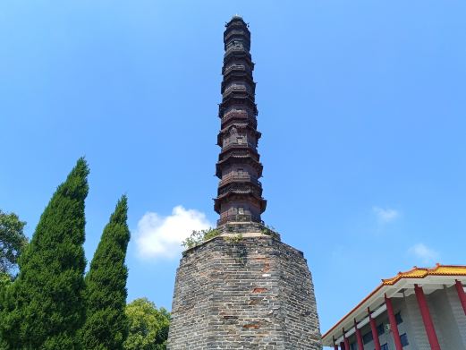 崇觉寺铁塔