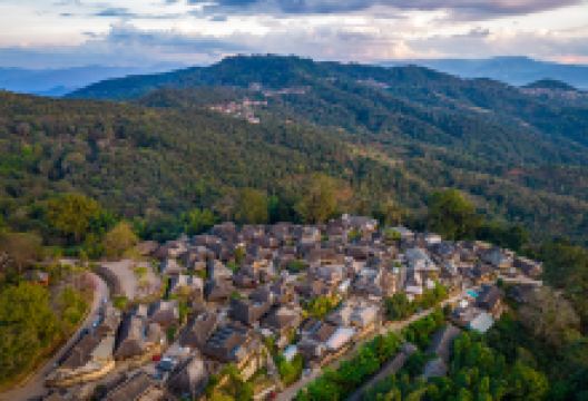 翁基布朗族老寨景点图片