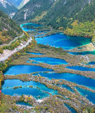 7D6N•Chengdu + Jiuzhaigou + Huanglong + Leshan + Mount Emei + Panda Base