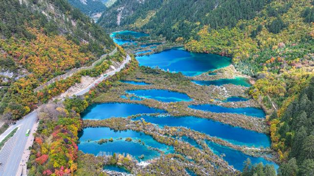 3-Day Sichuan Private Tour from Chengdu· Chengdu Research Base of Giant Panda, Jiuzhaigou, Huanglong Scenic Area