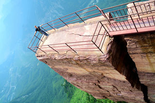 跟着夏宁葆去爬天界山。