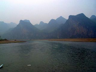 广西旅游：雾色苍茫观漓江（图）