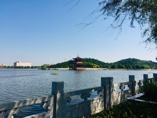 天津大港最美最长的环湖健身步道，环湖看山、山水相连，一步一景，一景一世界
