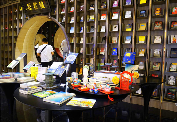 银街上的网红打卡书店,原来是这般模样