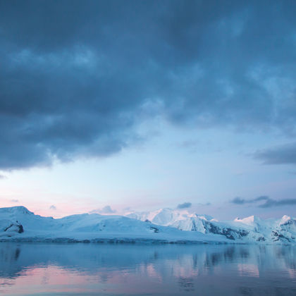 冰岛冰河湖+维克小镇+塞里雅兰瀑布+钻石冰沙滩一日游