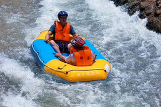 兴山游记图片] 漂流、房车、篝火、KTV、看星空，来到宜昌朝天吼，你有无数可能