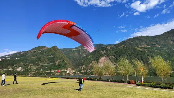 湖北三峽橙谷滑翔傘基地