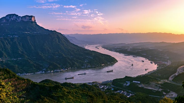 Three Gorges Dam Tourist Area (Scenic natural beauty, focus on hydroelectric power)