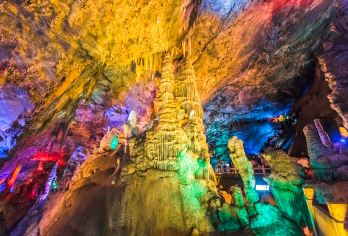 鸡冠洞一日游【运城出发】【鸡冠洞——洞内峰回路转，景观布局疏密有致。石林耸秀，石花吐芳；石瀑飞贱，天然成趣，七夺天工】