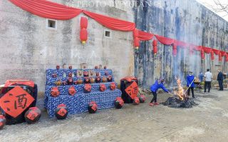 客家米酒传统制作工艺揭秘，尤其是第八道工序用火来烧，太神奇了